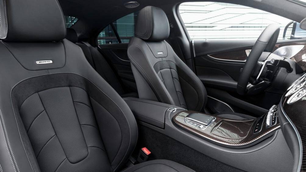 Ngoài ra, khách hàng cũng có thể lựa chọn thêm màu da ghế cùng với các chất liệu cao cấp như da Nappa và DINAMICA