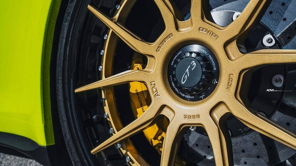 Chiếc xe Porsche 911 GT3 RS trong bài viết này được nhập khẩu không chính hãng và là chiếc xe Porsche 911 GT3 RS bản nâng cấp thứ 4 tại Việt Nam