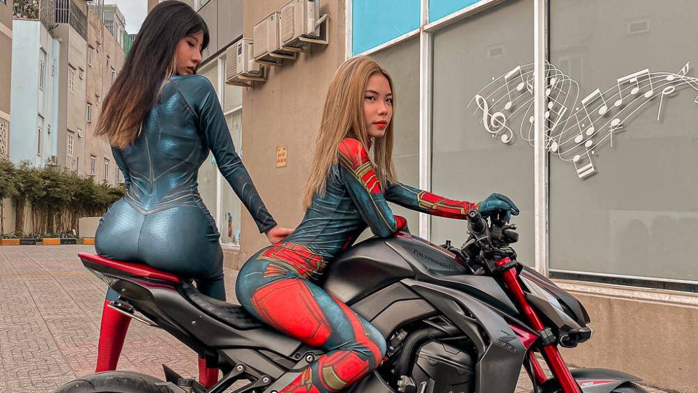 Hai nữ biker Thu Trang và Dương Hà đã hóa thân thành các nhân vật nữ anh hùng Marvel nóng bỏng