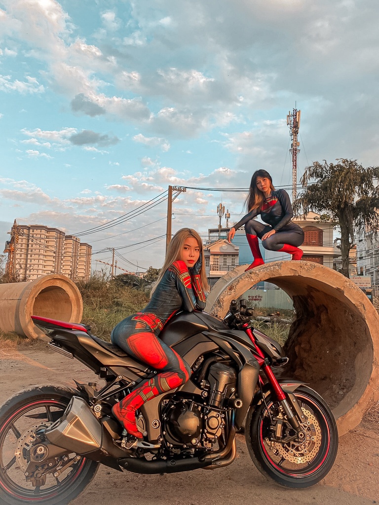 Hai nữ siêu anh hùng đi "giải cứu" thế giới