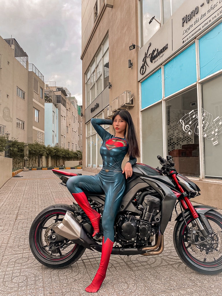 Z1000 2016 thì vẫn giữ được nét đặc biệt riêng của nó với màu Đỏ xám Red Candy độc nhất ở phiên bản này