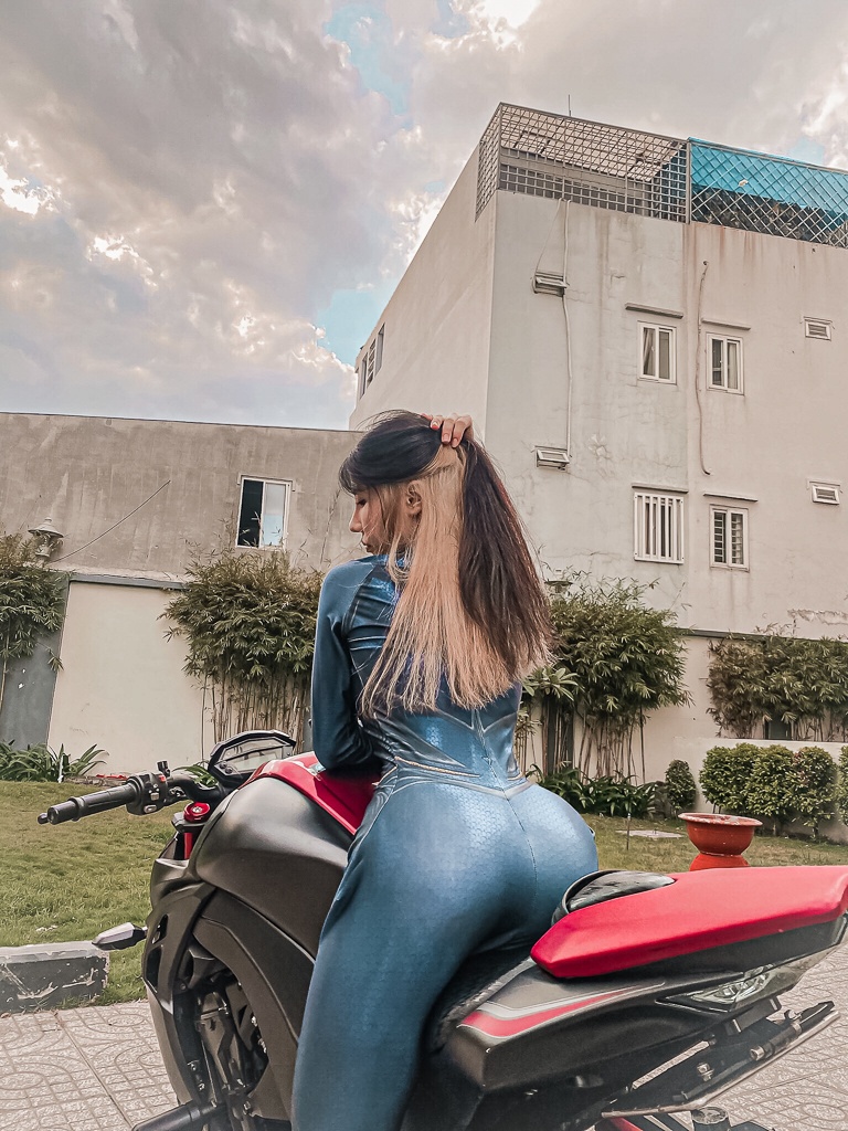 Cùng ngắm bộ ảnh SuperGirl và Marvel Captain đọ dáng với Z1000 của nhiếp ảnh gia Đạo Bá Hoàng