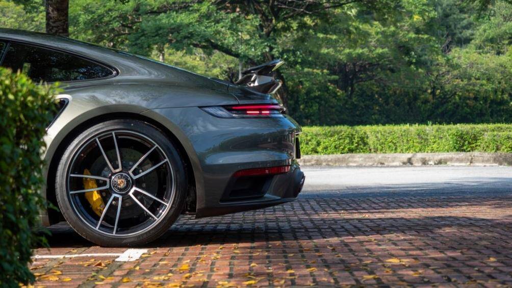 Chiều rộng lốp xe được thay đổi nhằm tăng tính khí động học, sự linh hoạt và tính thể thao