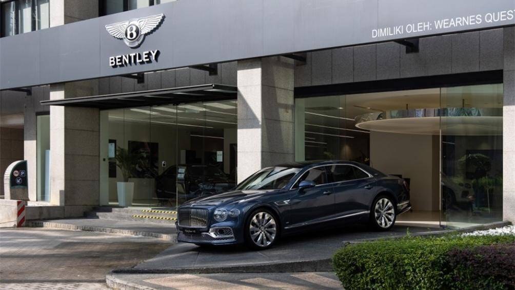 Xe sở hữu kết cấu khung sườn mới bằng nhôm và composite, giúp cắt giảm khối lượng nhưng vẫn đảm bảo độ chắc chắn