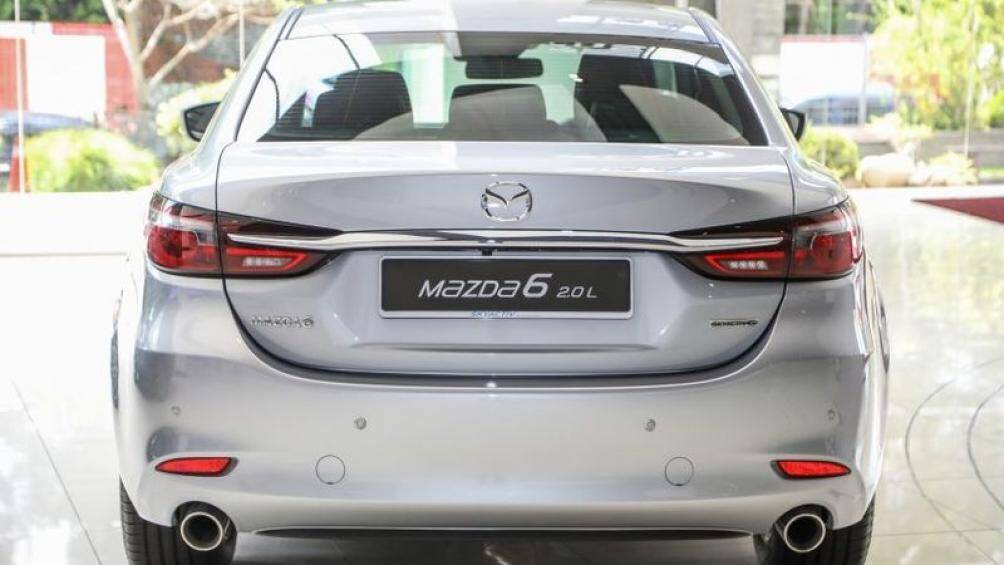 Trong khi đó, biến thể 2.5L mạnh 192 mã lực và có mô-men xoắn 258Nm, cho vận tốc cực đại 223 km/h