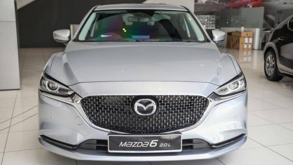 Mazda 6 2021 vừa ra mắt tại Malaysia được bổ sung nhiều trang bị tiện ích mới, rẻ hơn từ 11 - 19 triệu đồng so với bản 2020