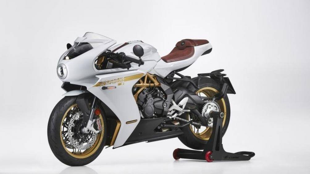 Cách đây ít ngày, MV Agusta vừa ra mắt phiên bản 2021 cho mẫu Sport Classic Superveloce 800 với ngoại hình điệu đà và bắt mắt