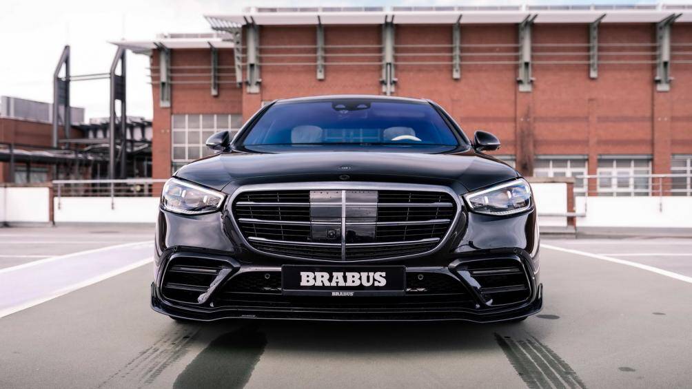 Với những nâng cấp này, chiếc xe có thể tăng tốc từ 0-100 km/h trong vòng 4,7 giây, tốc độ tối đa được giới hạn điện tử là 250 km/h