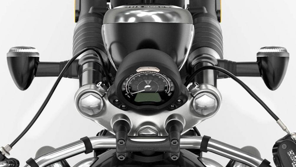 Một số chi tiết mới trên xe như: Vòng kết nối vỏ và mặt kính cho đồng hồ mang thương hiệu Bonneville, mặt quay số mới