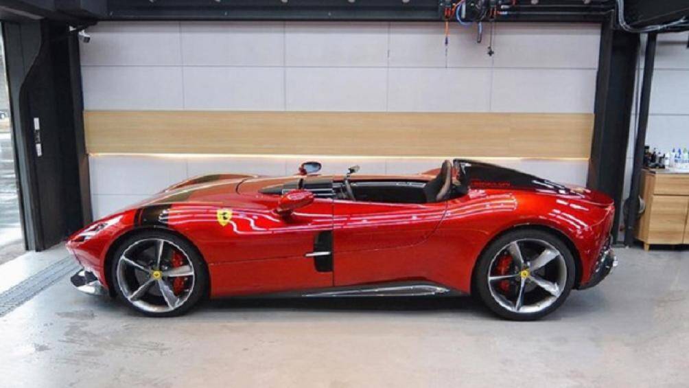 Ferrari Monza SP1 là chiếc siêu xe không mui và chỉ được sản xuất với số lượng khoảng 500 chiếc trên toàn thế giới
