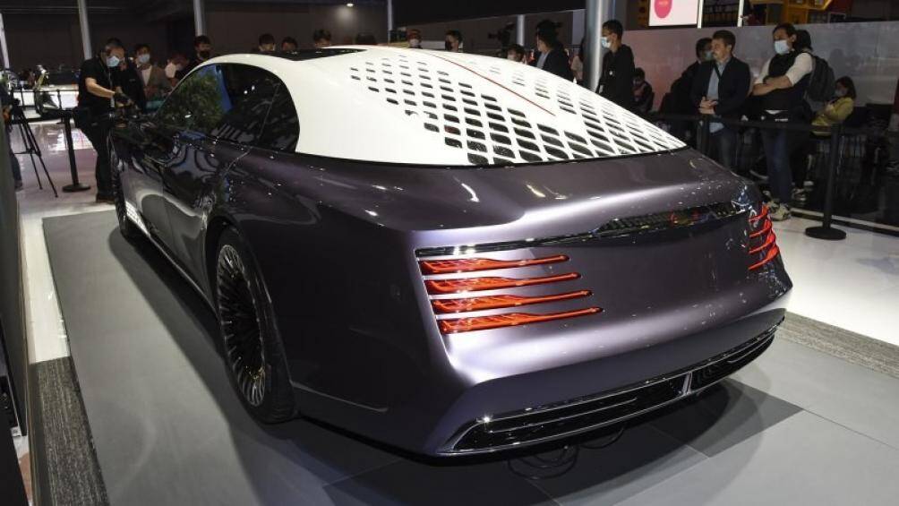 Thêm vào đó là cụm đèn hậu 4 tầng và một lần nữa được áp dụng thiết kế đan lưới, bộ vành hợp kim đa chấu cỡ lớn bên sườn