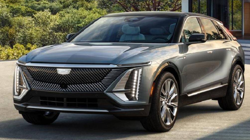 Mẫu SUV chạy điện mới Cadillac Lyriq 2022 gây ấn tượng với màn hình cong 33 inch khổng lồ trong cabin và nhiều công nghệ hiện đại khác