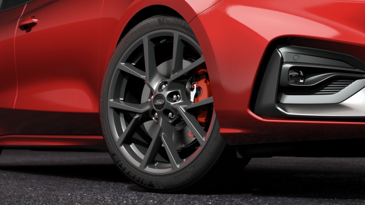 Focus ST-3 được trang bị khối động cơ 2.3L 4 xi-lanh tăng áp đúc hoàn toàn bằng nhôm, nhờ đó, xe có thể đạt công suất tối đa 276 mã lực