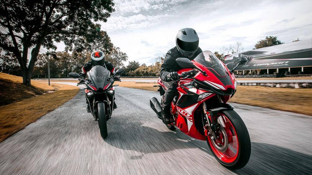 Sức mạnh của xe cũng được cải thiện nhờ động cơ 198 cc xi-lanh đơn, làm mát bằng chất lỏng, và được tiếp liệu thông qua hệ thống phun xăng điện tử EFI