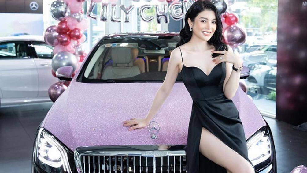 Ngoài ra, trên đỉnh lưới tản nhiệt mới này còn khắc thêm dòng chữ Maybach