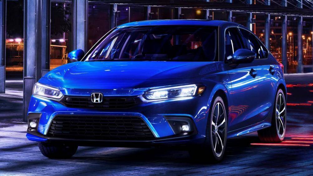 Về an toàn, Honda Civic thế hệ 11 trang bị 10 túi khí loại mới, tương tự dòng xe sang Acura TLX và MDX. Đi kèm với đó là cấu trúc thân xe ACE cải thiện khả năng bảo vệ người ngồi trong khi xảy ra va chạm và gói an toàn Honda Sensing không thể thiếu