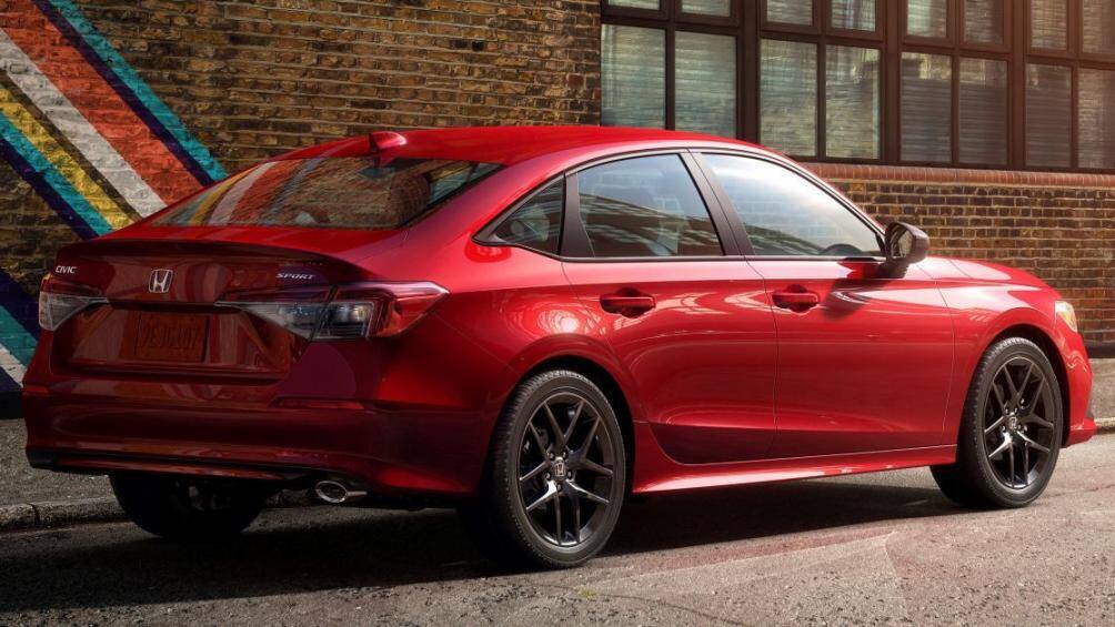 Ở thế hệ mới, Honda Civic có chiều dài cơ sở và chiều dài lớn hơn so với hiện tại, cho không gian rộng rãi hơn. Tuy nhiên, chiều rộng và chiều cao vẫn giữ nguyên kích thước. Thiết kế đuôi xe cũng được đánh giá mang đường nét của Honda Accord