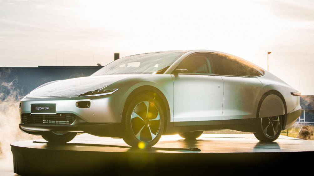 Chiếc xe không hề rẻ với giá khoảng 180.000 USD, nhưng có vẻ như đây là một mức giá hợp lý cho loại công nghệ đột phá này