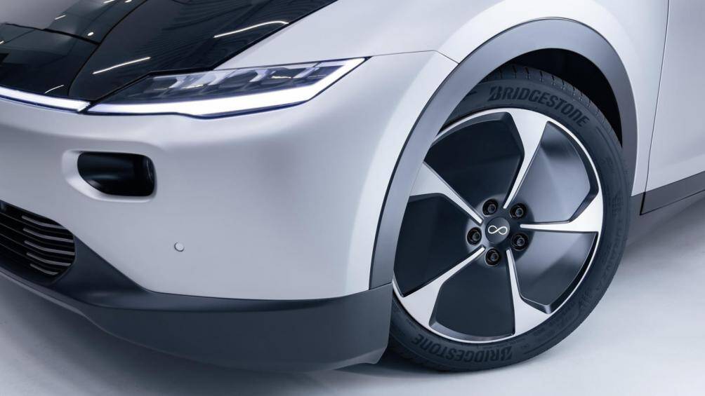 Lightyear vừa hợp tác với Bridgestone để cung cấp lốp Turanza Eco được thiết kế với các công nghệ logic và ENLITEN trọng lượng nhẹ