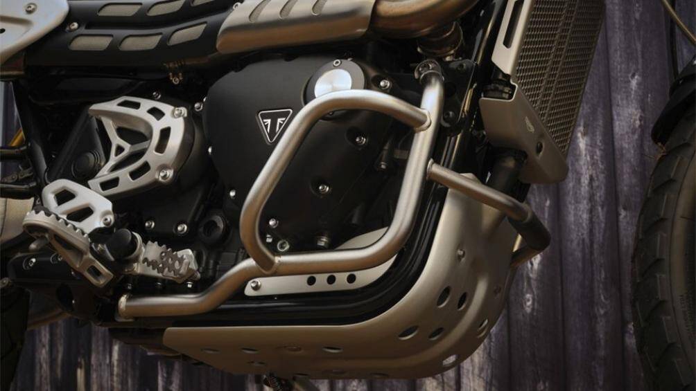 Phiên bản đặc biệt này cũng được trang bị sẵn bộ khung bảo vệ động cơ cùng số thứ tự của từng chiếc