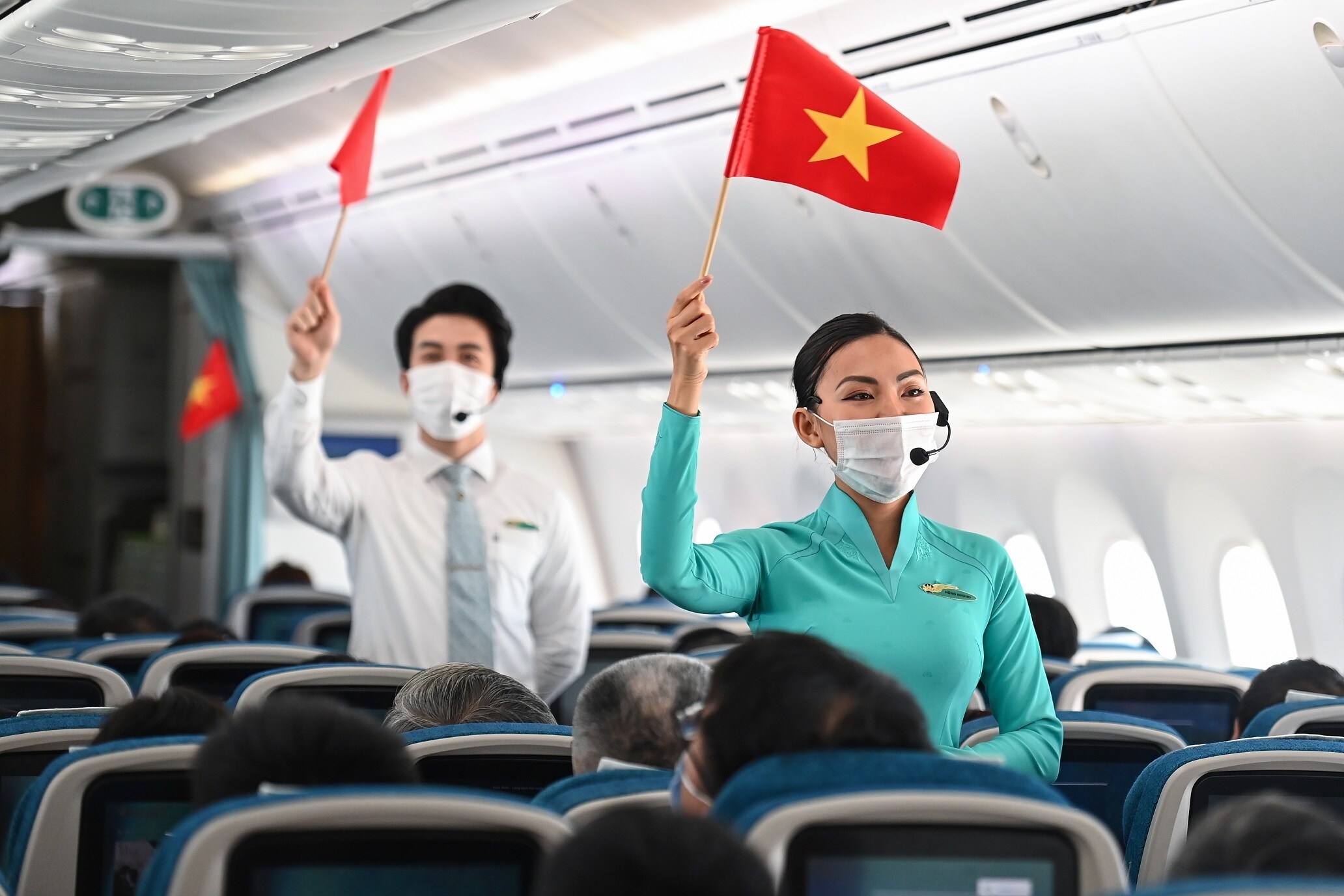 – Nhân dịp kỷ niệm 46 năm ngày giải phóng miền Nam và thống nhất đất nước, trong hai ngày 29/4 và 30/4, Vietnam Airlines tổ chức một số hoạt động đặc biệt để lan tỏa không khí hân hoan tới hành khách đi máy bay trong dịp lễ này.