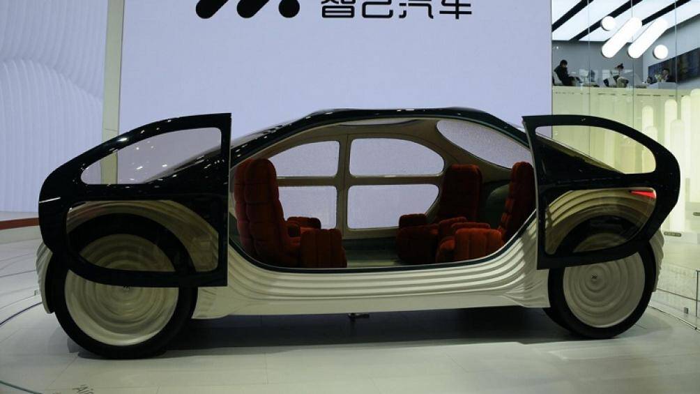 IM Airo có cửa trong suốt dạng trượt và 4 chỗ ngồi thoải mái có thể xoay 360 độ