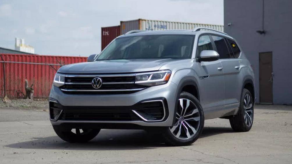 Trong khi đó, Volkswagen Teramont thuộc nhóm SUV hạng E với đèn chiếu sáng LED là trang bị tiêu chuẩn