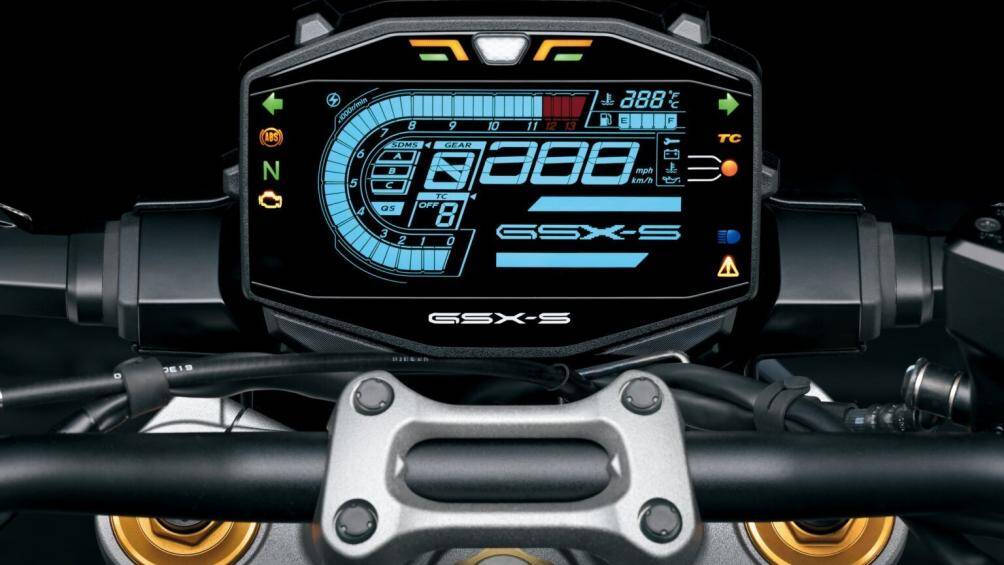 Ngoài ra, khả năng phân phối mô-men xoắn dưới gầm đã được cải thiện, chiếc xe đạt 200m chỉ trong 6,64 giây và 400 m trong 10,15 giây