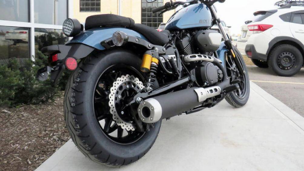 Yamaha Bolt 2021 được trang bị động cơ V-twin, SOHC, dung tích 941cc, khối động cơ này cho công suất tối đa 54 mã lực