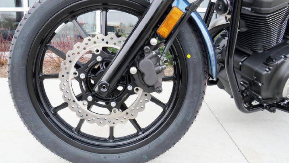 Bolt có lợi thế với diện mạo đẹp. Mẫu xe này có giá niêm yết bán lẻ ở thị trường Nhật Bản là 1.045.000 JPY (223 triệu đồng)