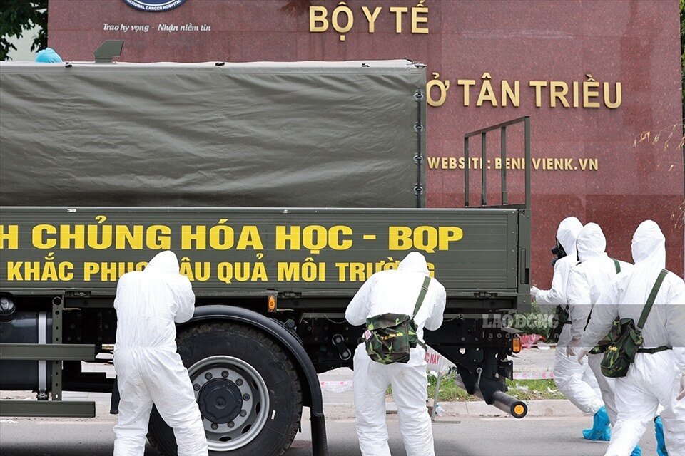 Công việc phun khử khuẩn đã kết thúc lúc 13 giờ 30 phút cùng ngày
