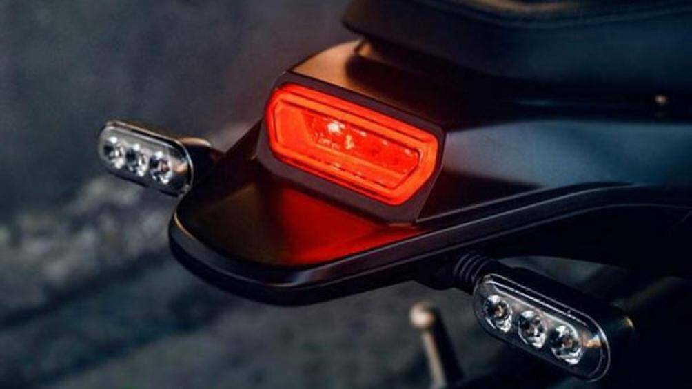 Xe có 3 màu là Benelli Red, Pure White, Metallic Dark Grey, nhiều khả năng mẫu xe này cũng sẽ được Benelli đưa về Việt Nam thời gian tới