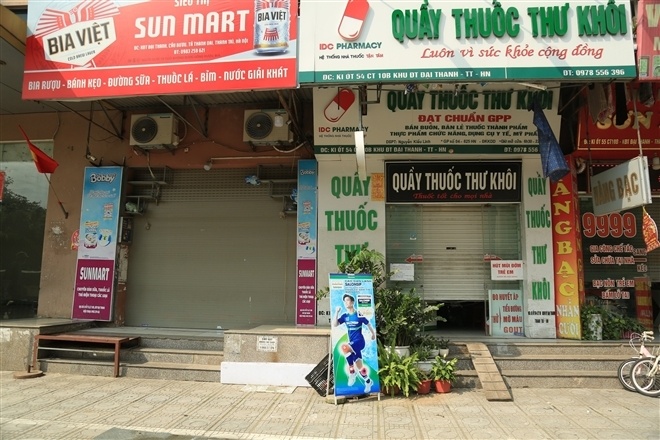 To&agrave;n bộ c&aacute;c cửa h&agrave;ng c&ugrave;ng d&atilde;y của t&ograve;a nh&agrave; được y&ecirc;u cầu đ&oacute;ng cửa để đảm bảo c&ocirc;ng t&aacute;c ph&ograve;ng chống dịch Covid-19.