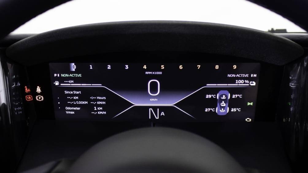 Siêu xe sử dụng hệ dẫn động hybrid với động cơ V8 tăng áp kép được bổ sung năng lượng bằng hệ dẫn động hybrid, tạo công suất cực đại 1.036 mã lực