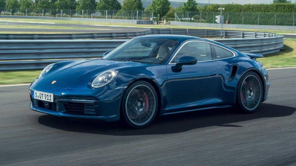 3. Porche 911 Turbo 2021 (Điểm số: 9.6/10)
Phân khúc: Xe thể thao hiệu suất cao