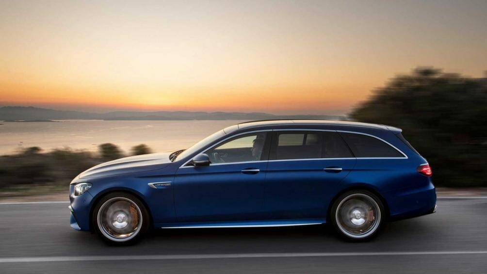 5. Mercedes-AMG E63S Wagon 2021 (Điểm số: 9.3/10)
Phân khúc: Wagon hiệu suất cao