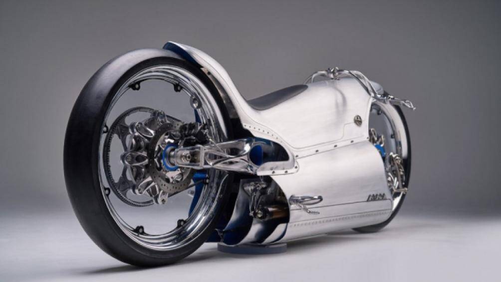 Xe có các công nghệ mang tầm vóc tương lai. Động cơ xe chạy bằng điện cho công suất tối đa 46 mã lực