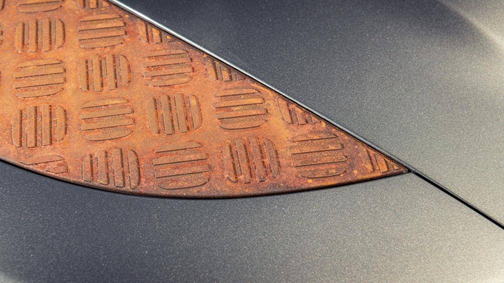 Hãng độ xe này có thể ngăn chặn sự ăn mòn vào bất kỳ thời điểm nào mong muốn: niêm phong kim loại sẽ ngăn chặn sự mài mòn