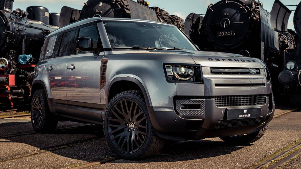 Land Rover Defender thế hệ mới sẽ không bị rỉ sét, vì thân vỏ được làm bằng nhôm nhưng chủ nhân của chiếc xe này lại muốn tạo một sự độc đáo riêng