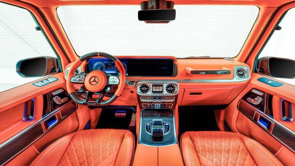 Nội thất Mercedes-AMG G 63 Limitless có tone màu cam chủ đạo, được bọc, phủ các loại vật liệu da cao cấp như Nappa và Alcantara