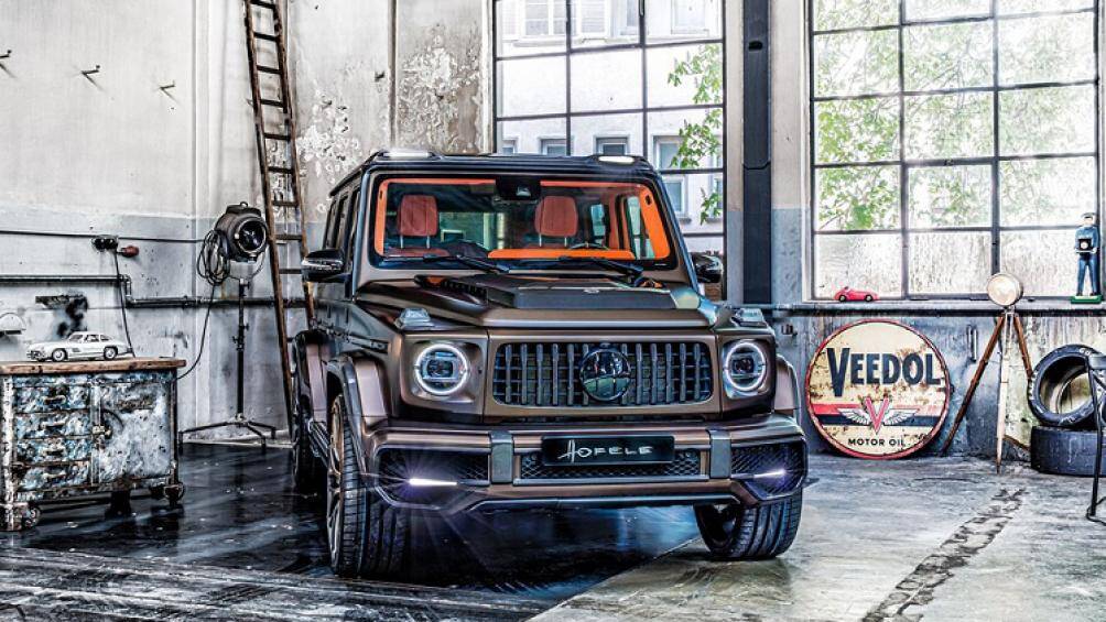 Bên cạnh đó là sự bổ sung các khe thoát gió trên ốp vòm bánh, trang bị bộ la-zăng đa chấu kích cỡ 24 inch và mang logo Hofele thay cho Mercedes