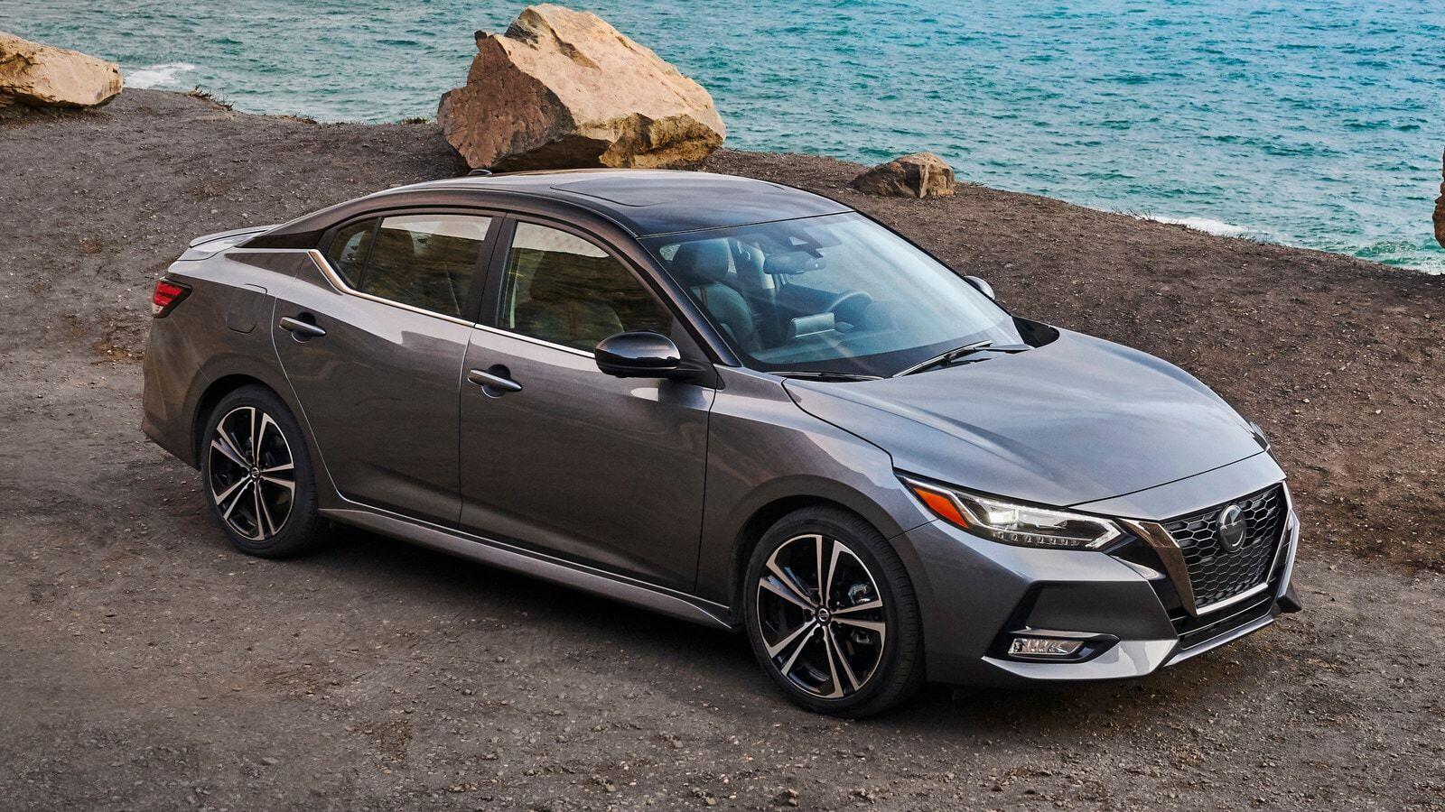 6. Nissan Sentra 2021 đạt được 4,1 điểm theo đánh giá của KBB, có giá bán khởi điểm từ 20.335 USD