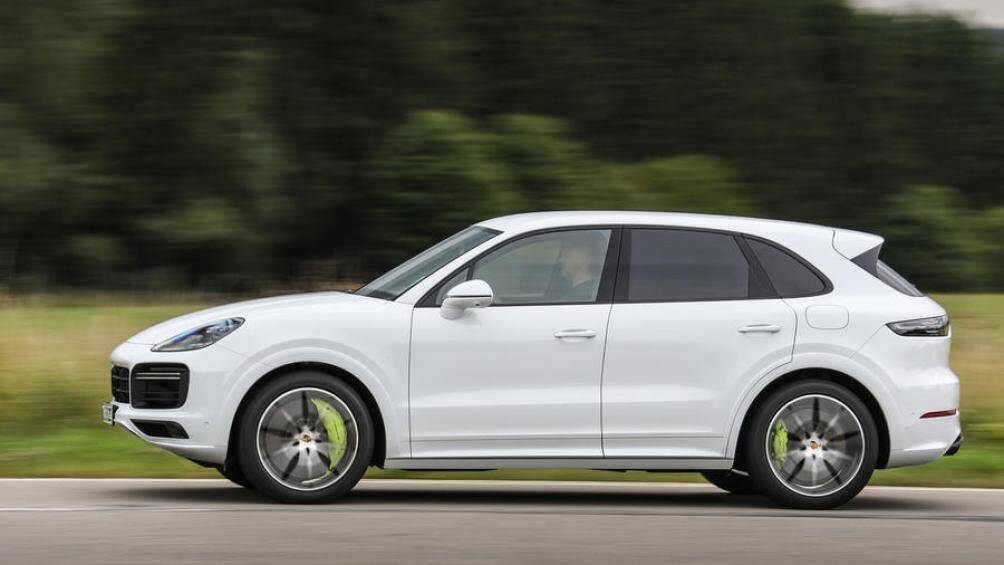 5. Porsche Cayenne Turbo S E-Hybrid 2021 - vận tốc tối đa 183 mph (295 km/h)