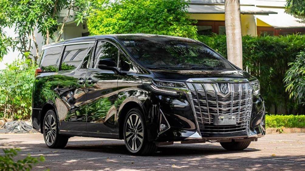 5. Toyota Alphard (doanh số: 7.576 chiếc)