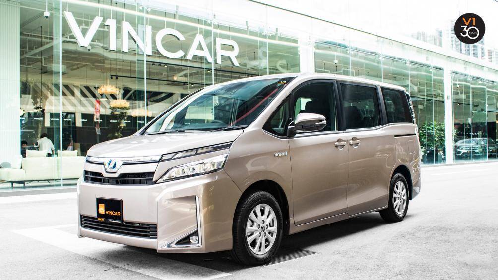 8. Toyota Voxy (doanh số: 5.593 chiếc)