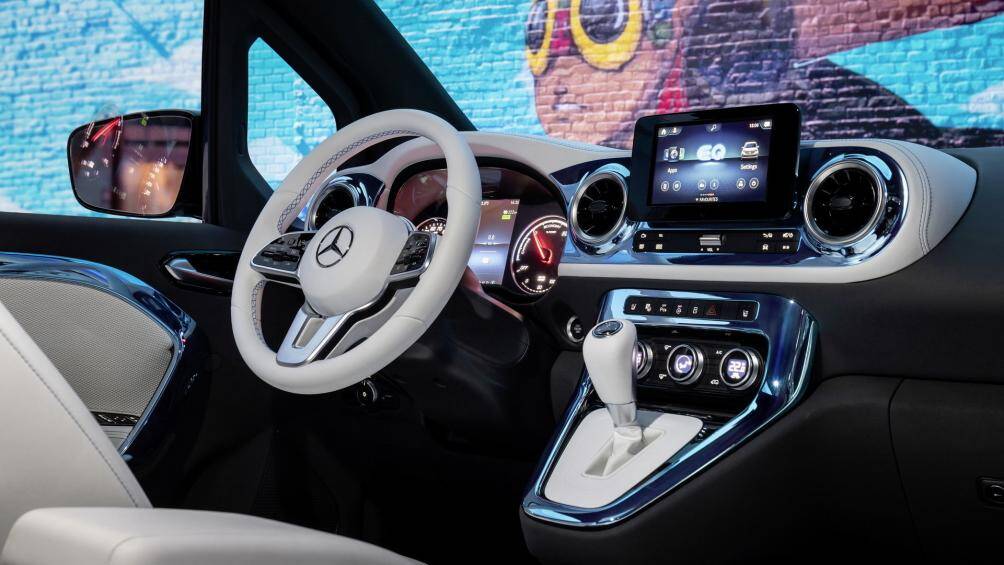 Ở bản concept, nội thất của mẫu xe này được trang bị ghế ngồi, bảng táp-lô và vô-lăng tích hợp các nút chức năng bọc da Nappa cao cấp