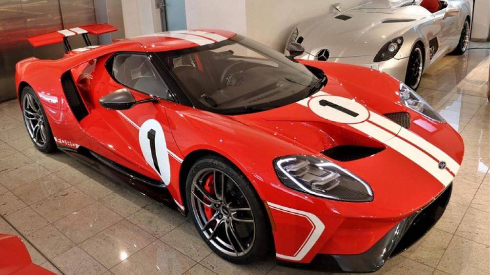Mới đây, một chiếc siêu xe Ford GT Heritage Edition hàng hiếm vừa được một showroom tại Sài Gòn đem về nước và rao bán với giá 35 tỷ đồng