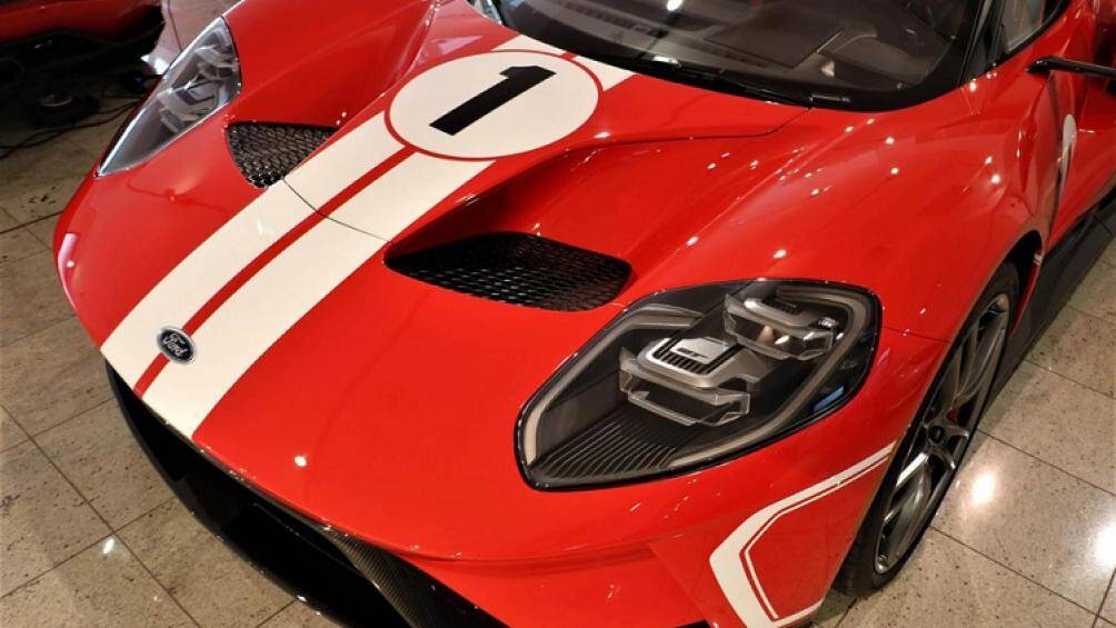 Số 1 trên nắp capô gợi nhớ đến mẫu xe đua huyền thoại GT40 Mark IV giúp hãng giành chiến thắng lịch sử tại giải đua Le Mans 1967