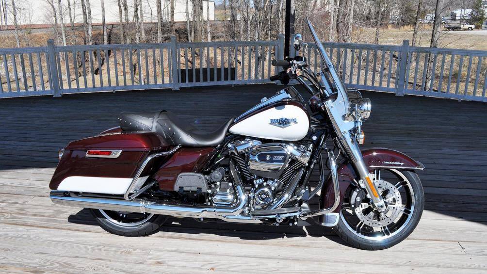 3. Harley-Davidson Road King (giá khởi điểm: 19.499 USD)