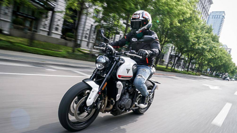 Mẫu xe mô tô cổ điển Triumph Trident 660 sở hữu thiết kế độc đáo vừa được mở bán chính thức tại Việt Nam với giá đề xuất 270 triệu đồng
